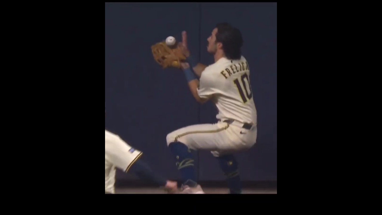 Brewers make one of the craziest plays EVER