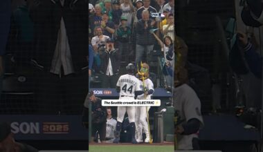 Seattle crowd is electric ⚡️ #seattle #mariners #mlb #Baseball