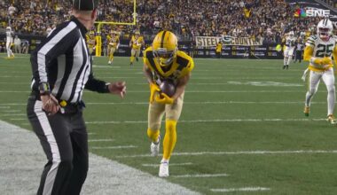 Rodgers casually drops 45-yard launch to Wilson