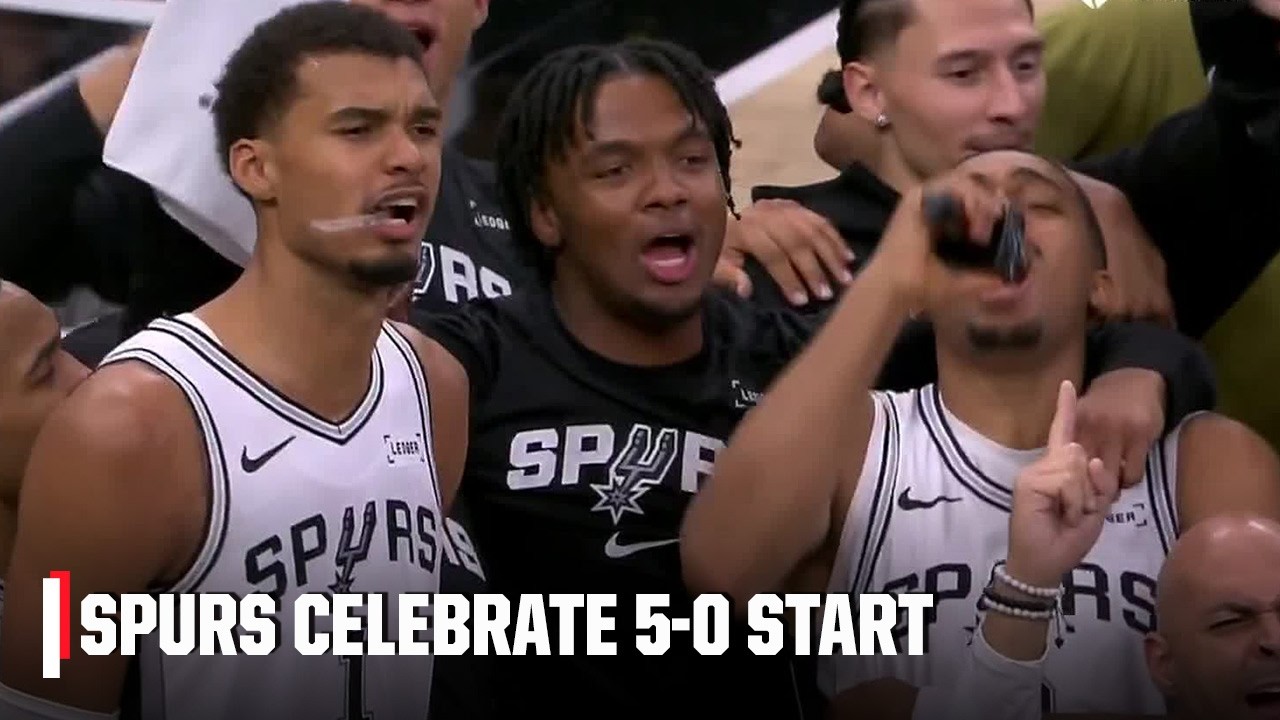 Victor Wembanyama & the Spurs CELEBRATE going 5-0 for the first time in franchise history 🙌