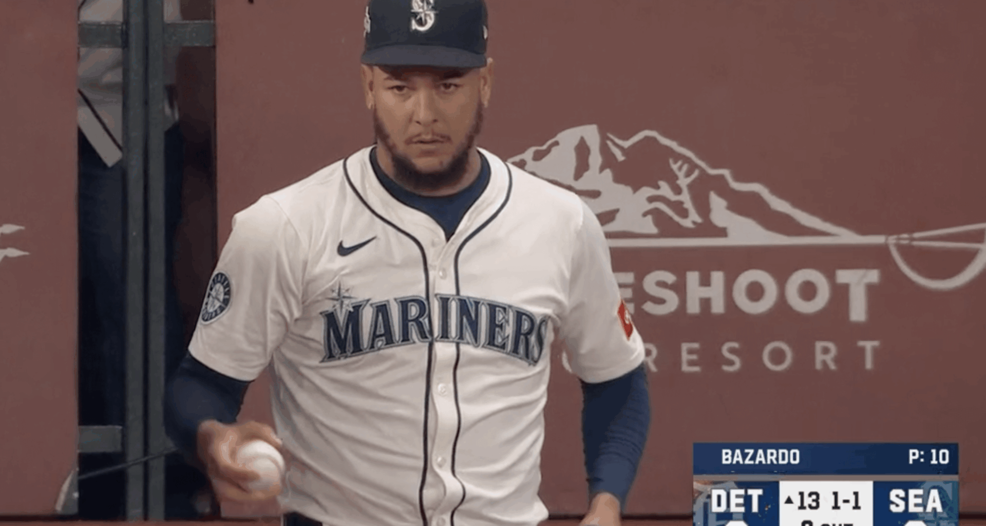 Luis Castillo is warming up in the Mariners bullpen
