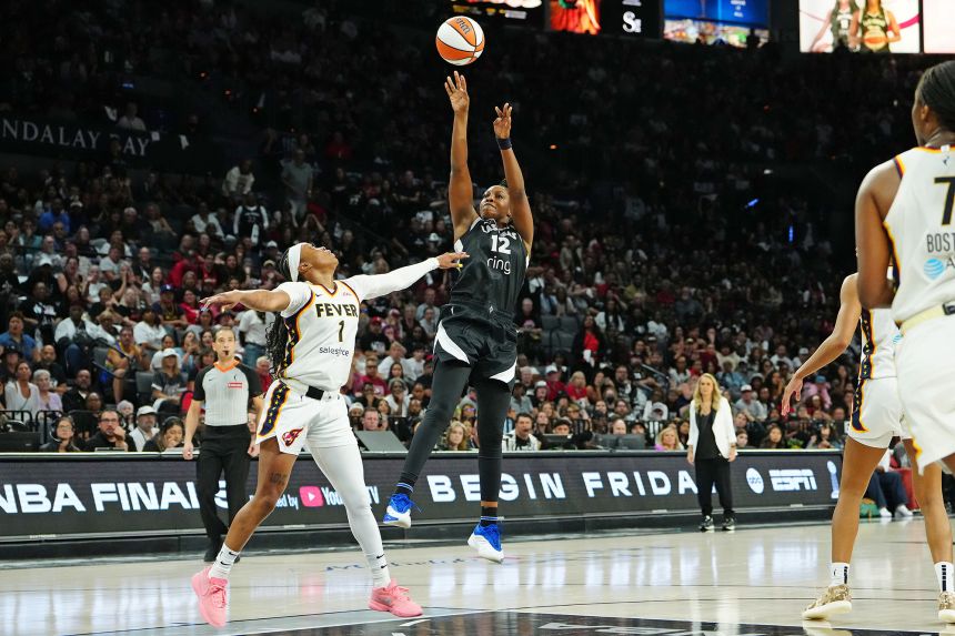 Gray shoots over Indiana Fever guard Odyssey Sims in the fourth quarter.