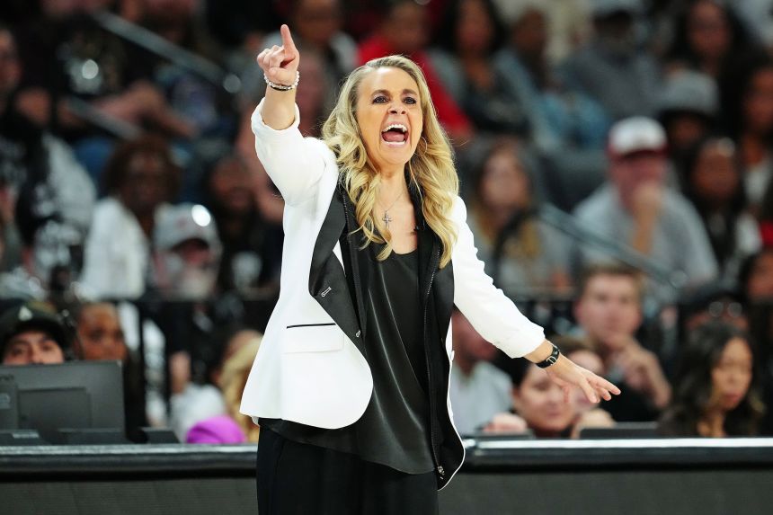Aces head coach Becky Hammon shouts during the fourth quarter.