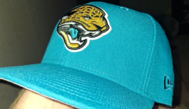 I love this hat. Old logo is so nice