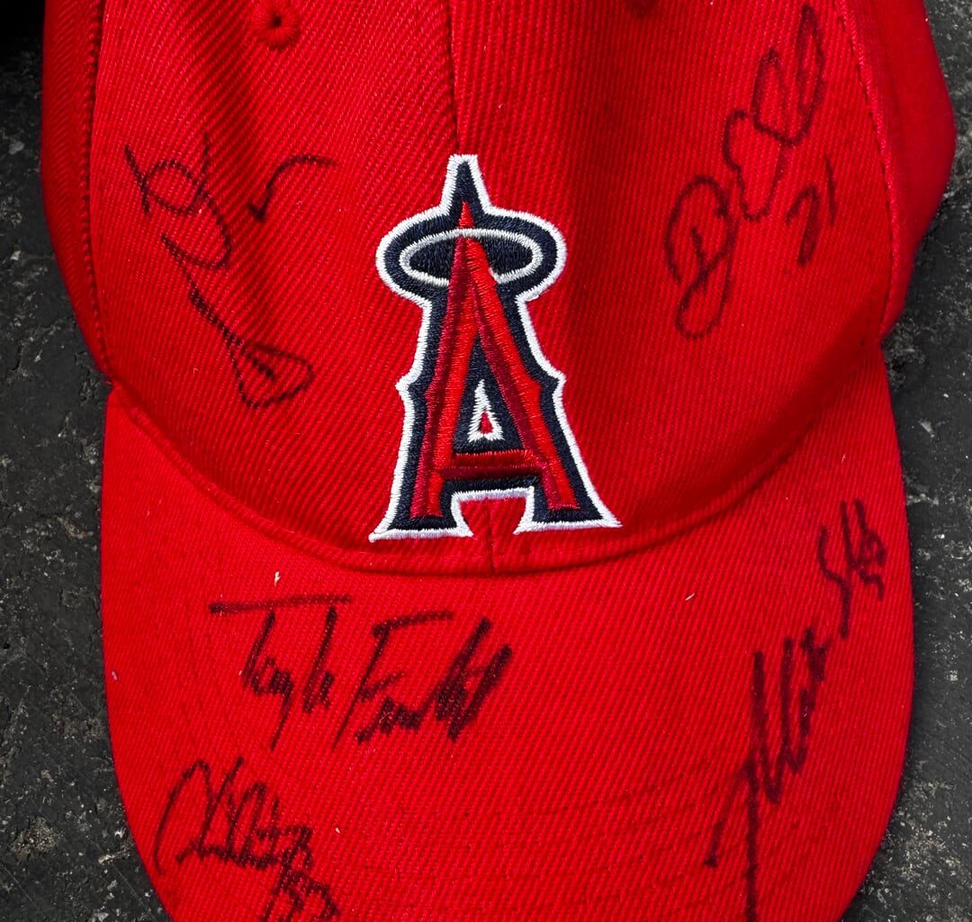 Can we identify signatures on this hat?