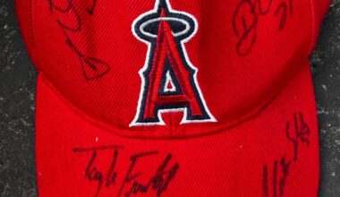 Can we identify signatures on this hat?