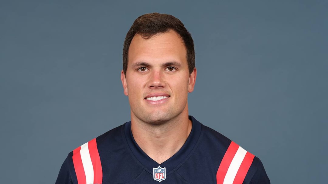 Am I crazy or does Hunter Henry look like rookie TB