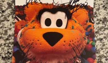 Found an old signed photo late 90’s early 00’s (I think). Can anyone identify these signatures?