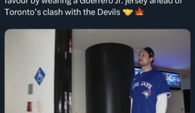[Sportsnet] After Vladdy arrived for Game 7 in an Auston Matthews jersey, the Leafs captain returned the favour by wearing a Guerrero Jr. jersey ahead of Toronto’s clash with the Devils 🤝🍁