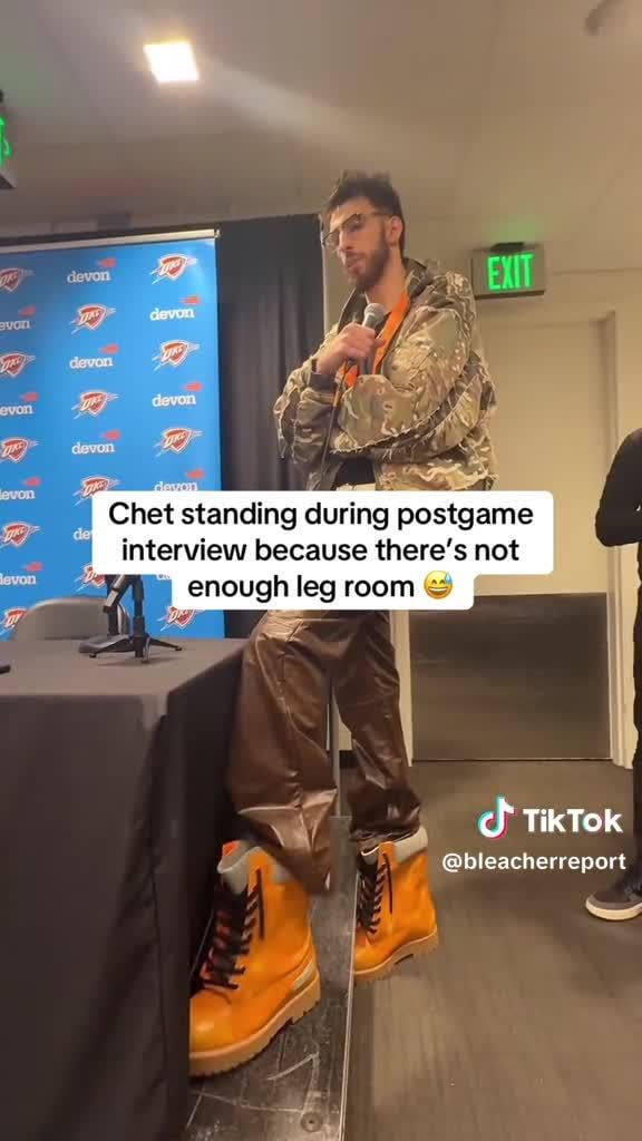 [Highlight] Chet standing during postgame interview because there is not enough leg room
