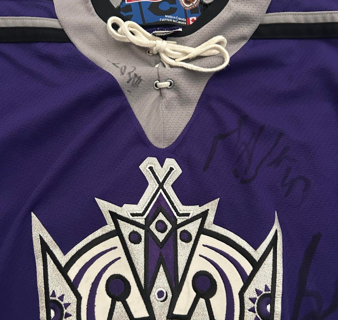 Need help identifying Kings  autographs.