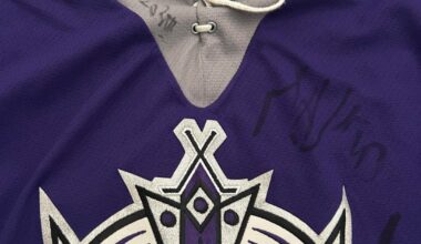 Need help identifying Kings  autographs.