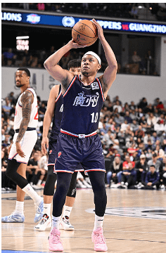 Pels legend, Tim Frazier balling against cliipers in preseason