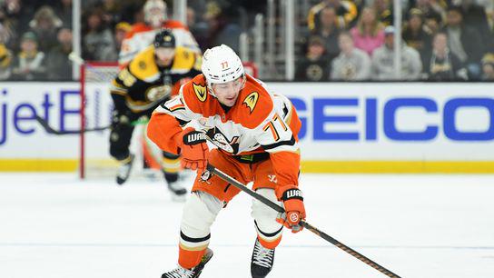 With Bruins on a 5-game losing streak, Ducks coach Joel Quenneville "we're playing a very dangerous opponent tonight" as Anaheim looks for back-to-back road Ws. News, notes, quotes, lines from Ducks morning skate in Boston ⬇️