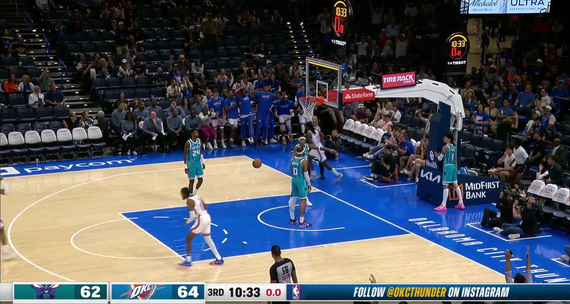 [Highlight] Cason Wallace hits a crazy circus shot to beat the buzzer!