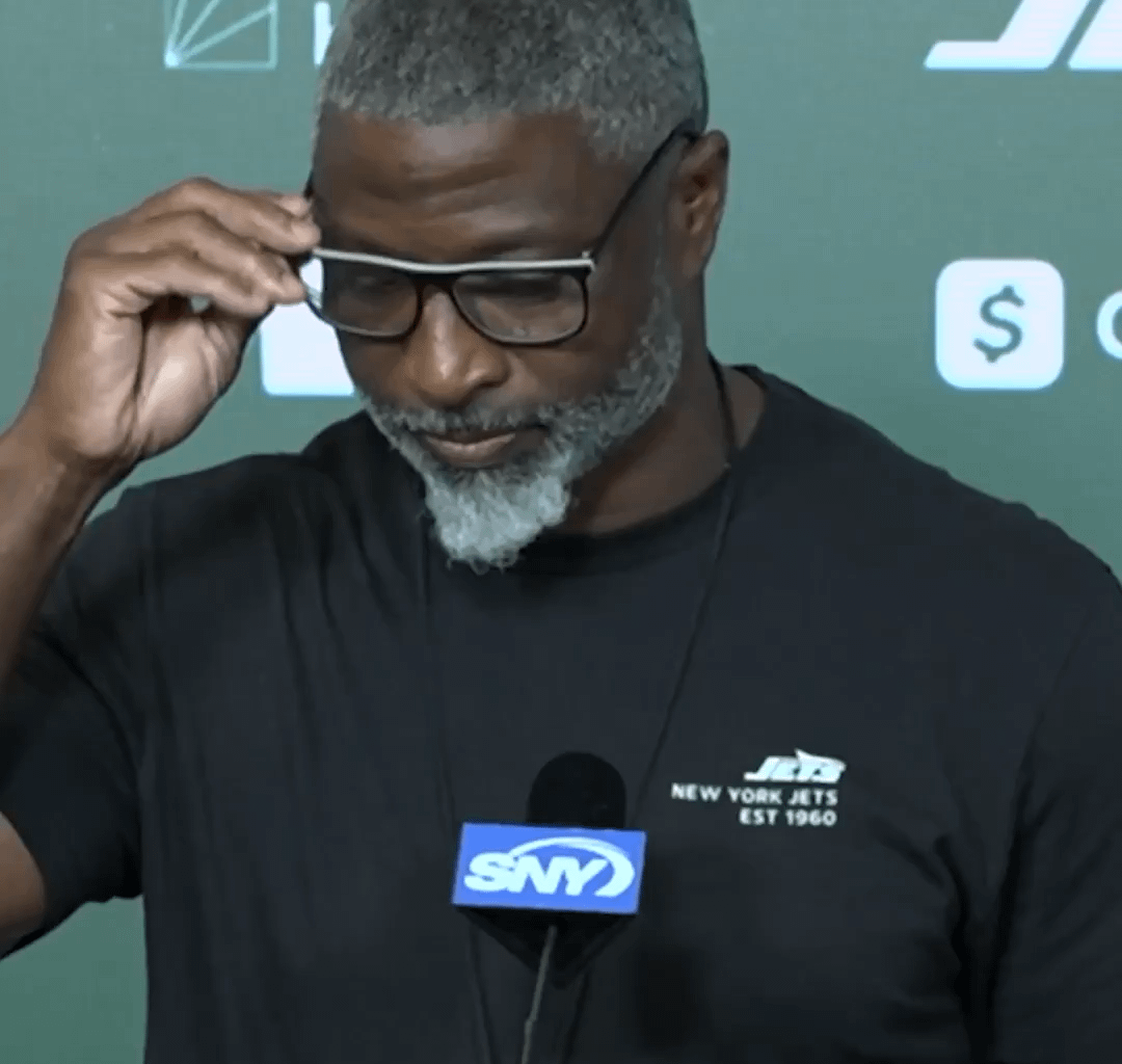 [Highlight] Jets HC Aaron Glenn says he doesn’t want to give the Bengals a competitive advantage, so he’s not revealing whether Justin Fields or Tyrod Taylor will start on Sunday.