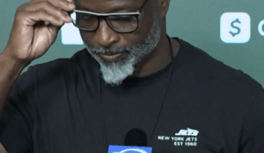 [Highlight] Jets HC Aaron Glenn says he doesn’t want to give the Bengals a competitive advantage, so he’s not revealing whether Justin Fields or Tyrod Taylor will start on Sunday.