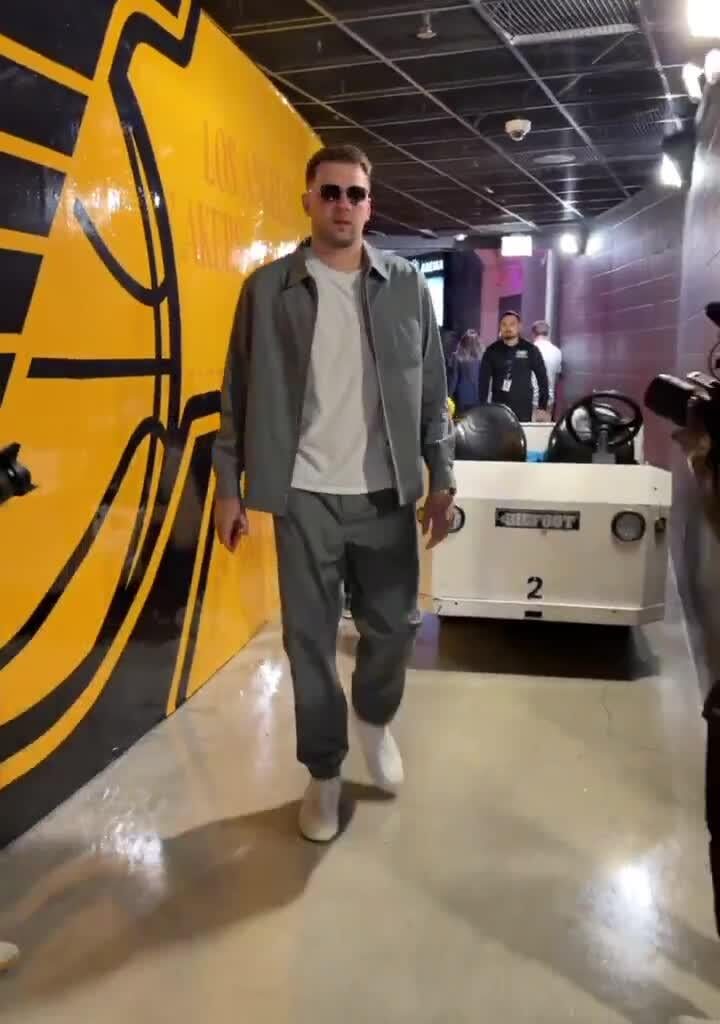 Luka arriving for his first Lakers opener game