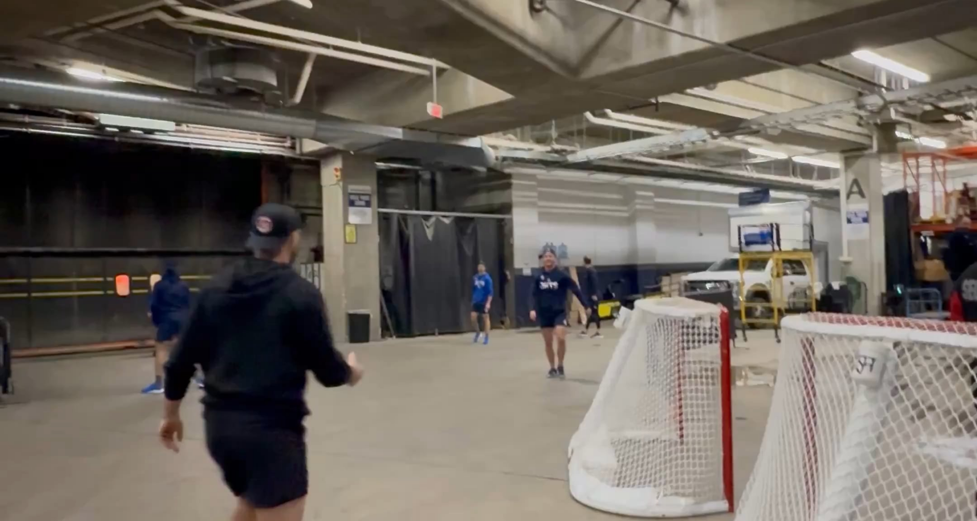 [NHLBlackhawks] great to see you, Tazer🤝