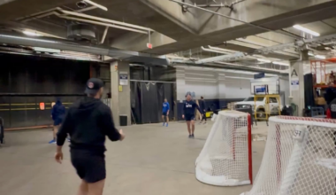 [NHLBlackhawks] great to see you, Tazer🤝