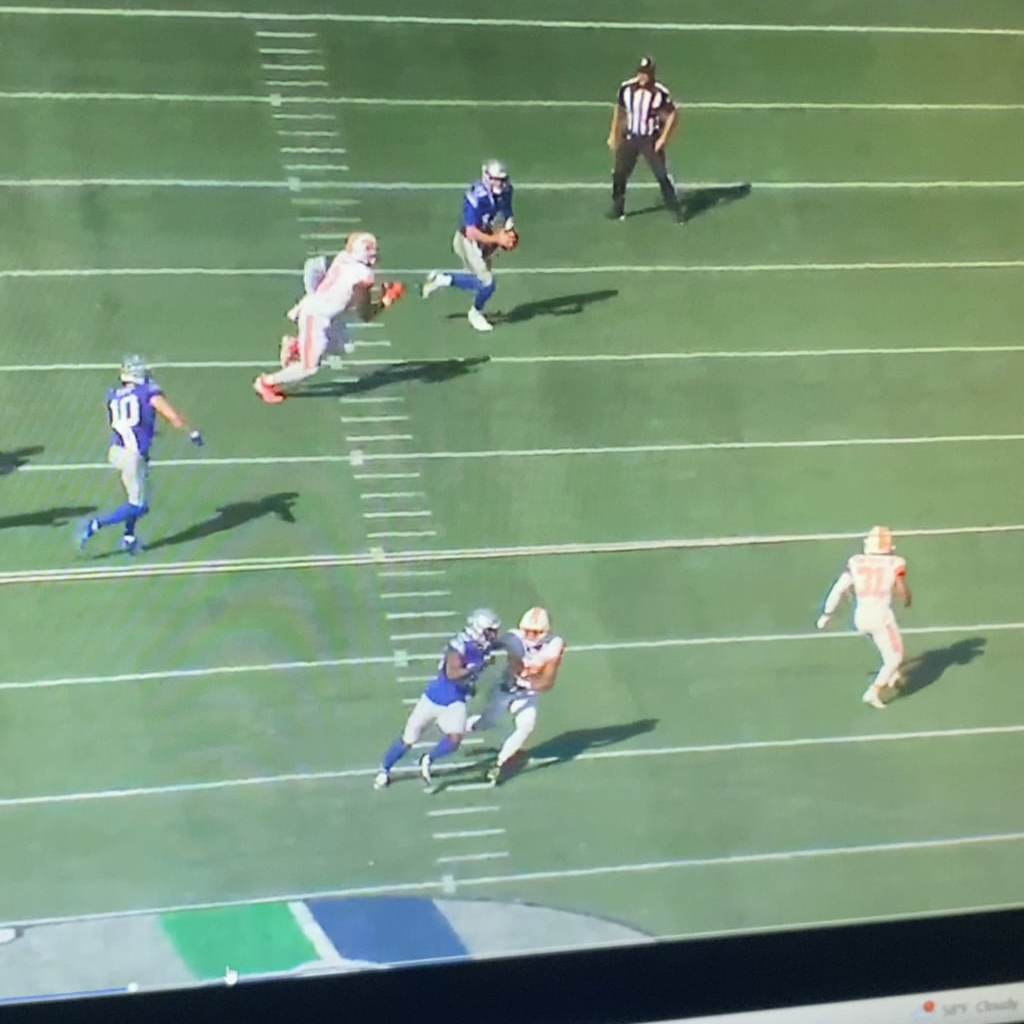 Oh my god Sam Darnold 😭