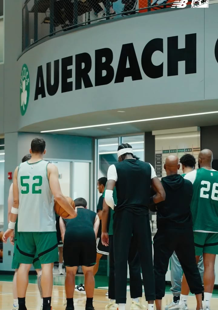 Scrimmage: White-Pritchard-Hauser-Brown-Queta vs Simons-Baylor-Hugo-Minott-Garza