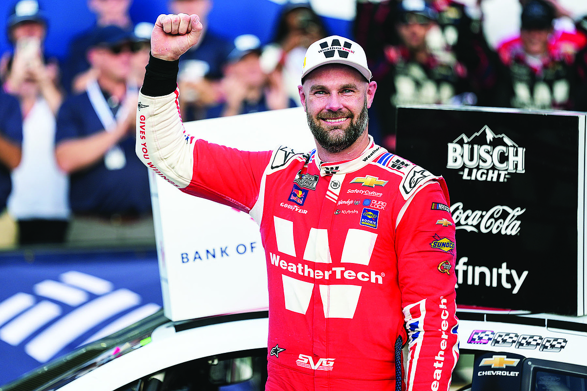 Logano clinches final spot in next round of NASCAR playoffs in dramatic finish