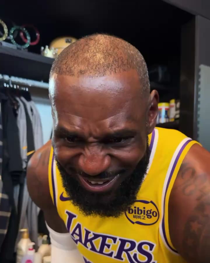 [All-Access] Lakers attempt to identify their teammate from a childhood photo