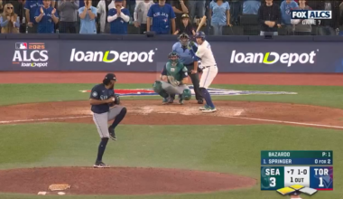 [Highlight] GEORGE SPRINGER HITS A THREE RUN HOMER TO GIVE THE BLUE JAYS THE LEAD!!!