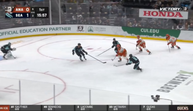 Beckett Sennecke get his 1st as a Duck