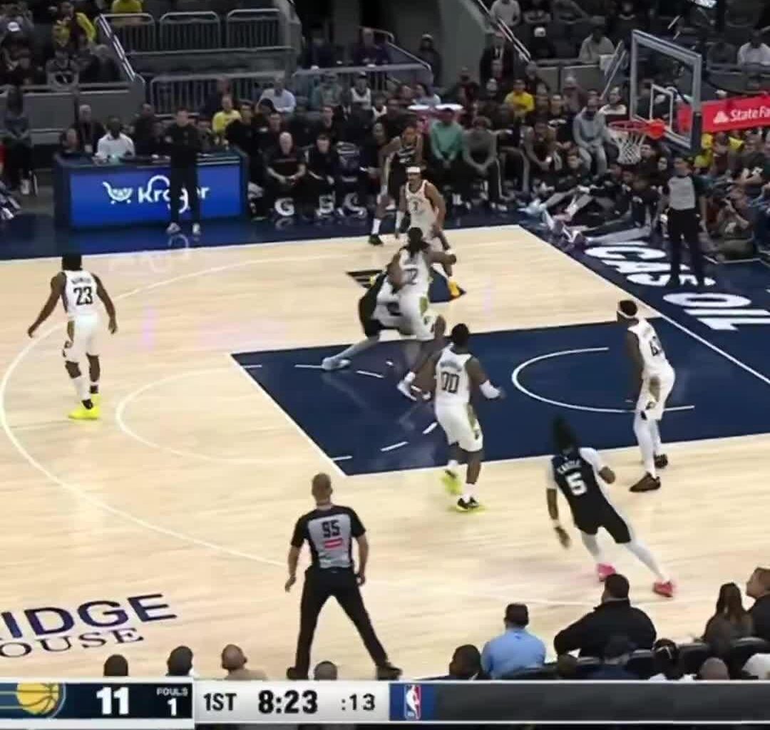 [Highlight] Victor Wembanyama uses a STRONG move to get Isiah Jackson out of his way for the wide open dunk