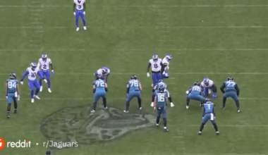 Trevor Lawerence throws a bad ball