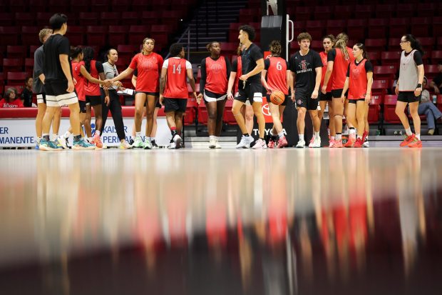 San Diego State players participate in drills during practice at Viejas Arena on Saturday, Oct. 11, 2025 in San Diego, California. (Meg McLaughlin / The San Diego Union-Tribune)