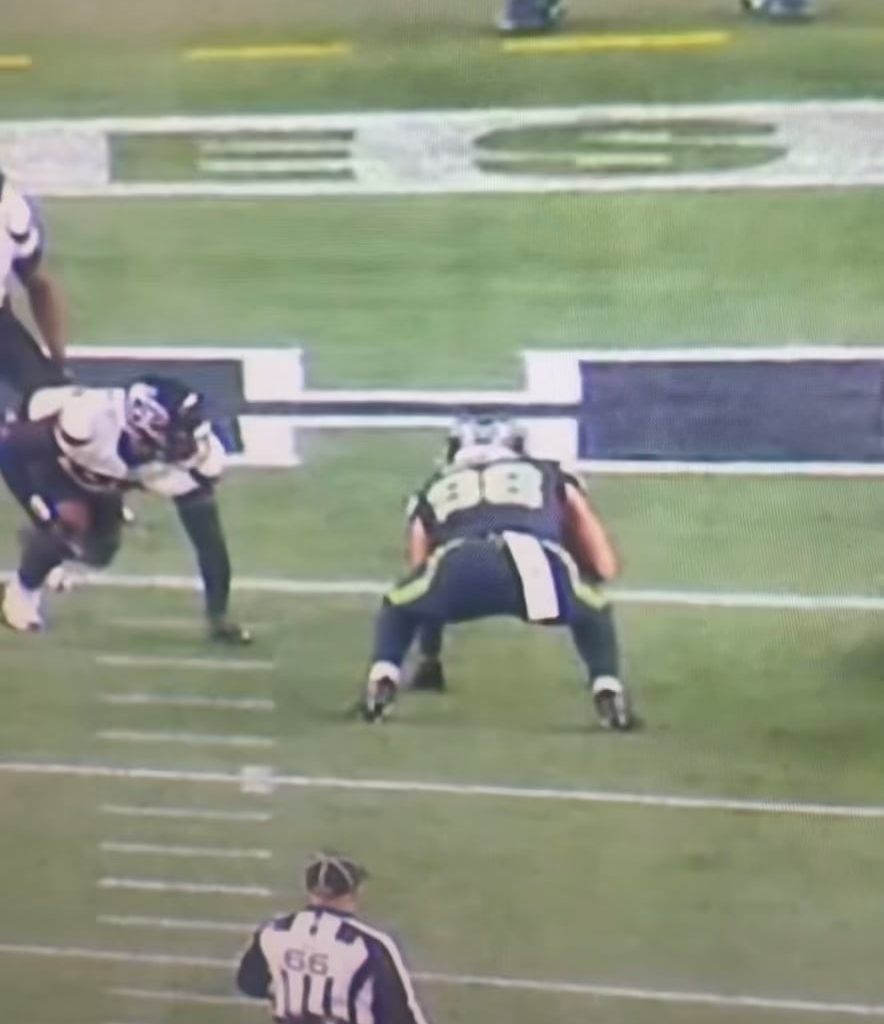 [Baldy Breakdown] Barner getting 2 for 1 on the Charbonnet TD run.  Seattle has TE's who can really block.