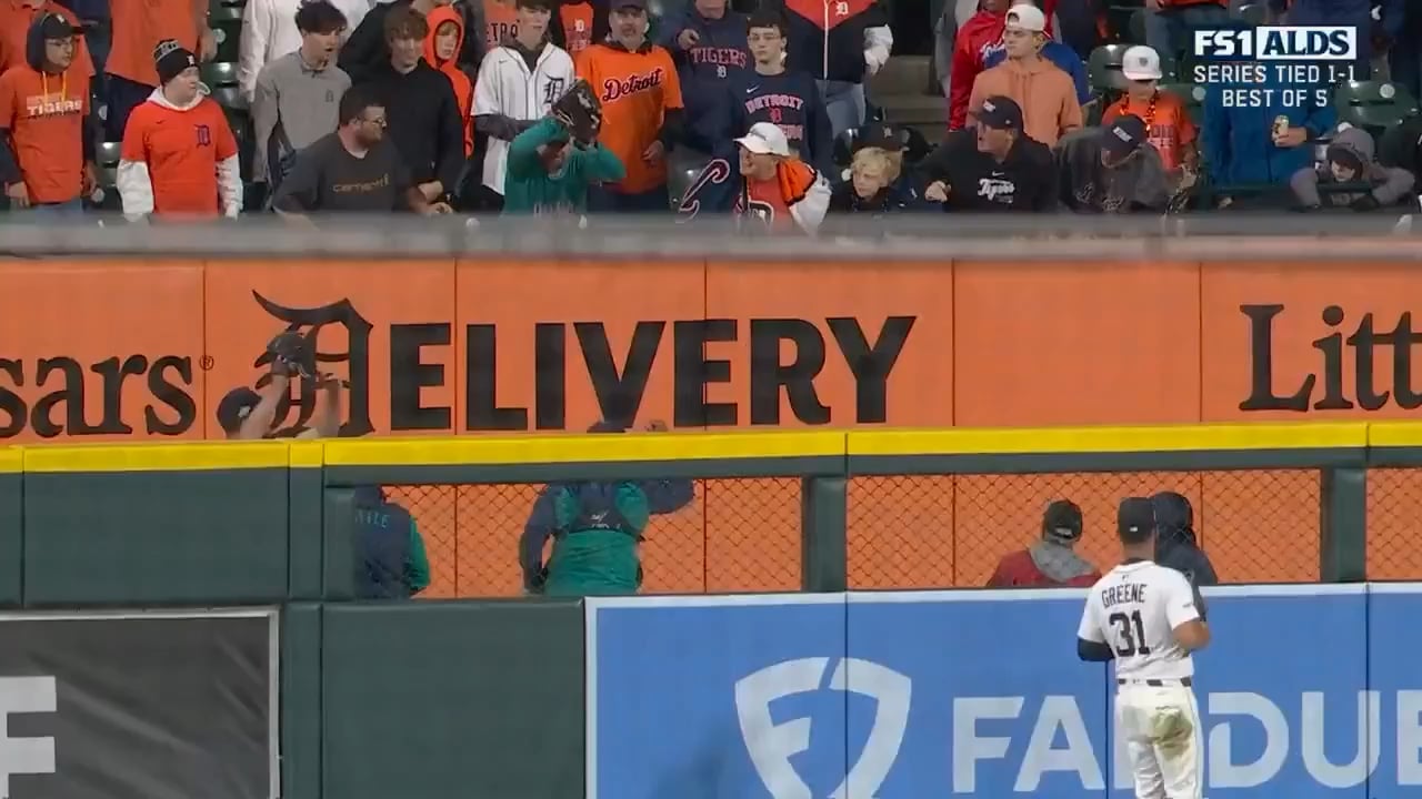 The fan with the "Dump Here 61" t-shirt quickly changed into a "Dump Here 62" t-shirt