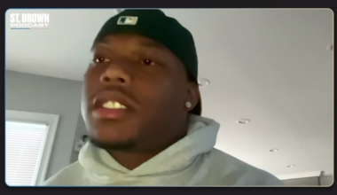 David Montgomery has Darnell Mooney in his top 3 receivers