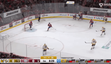 Steven Stamkos opens the scoring on the power play.   This still doesn’t look right.