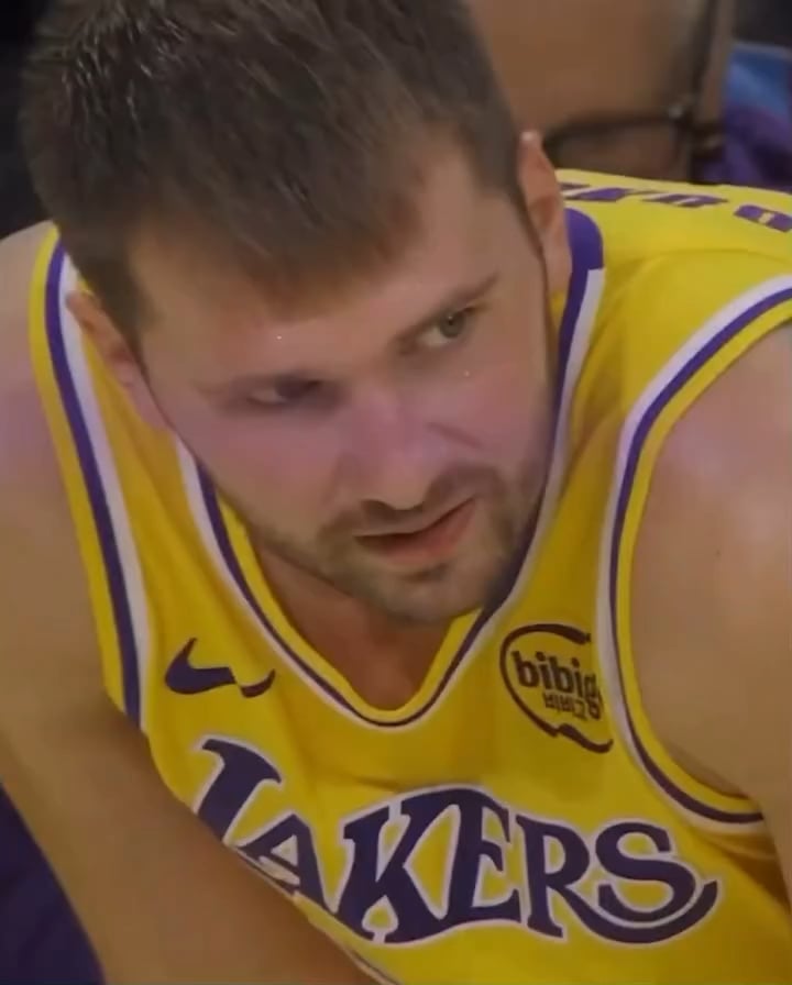 JJ is subbing Luka out, but he didn't want to come off 🤣