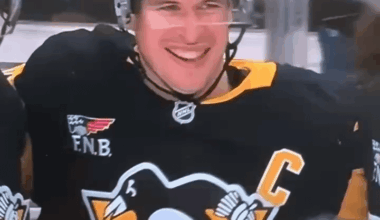 EK65 wiping Crosbys nose to celebrate his 1,700 NHL points