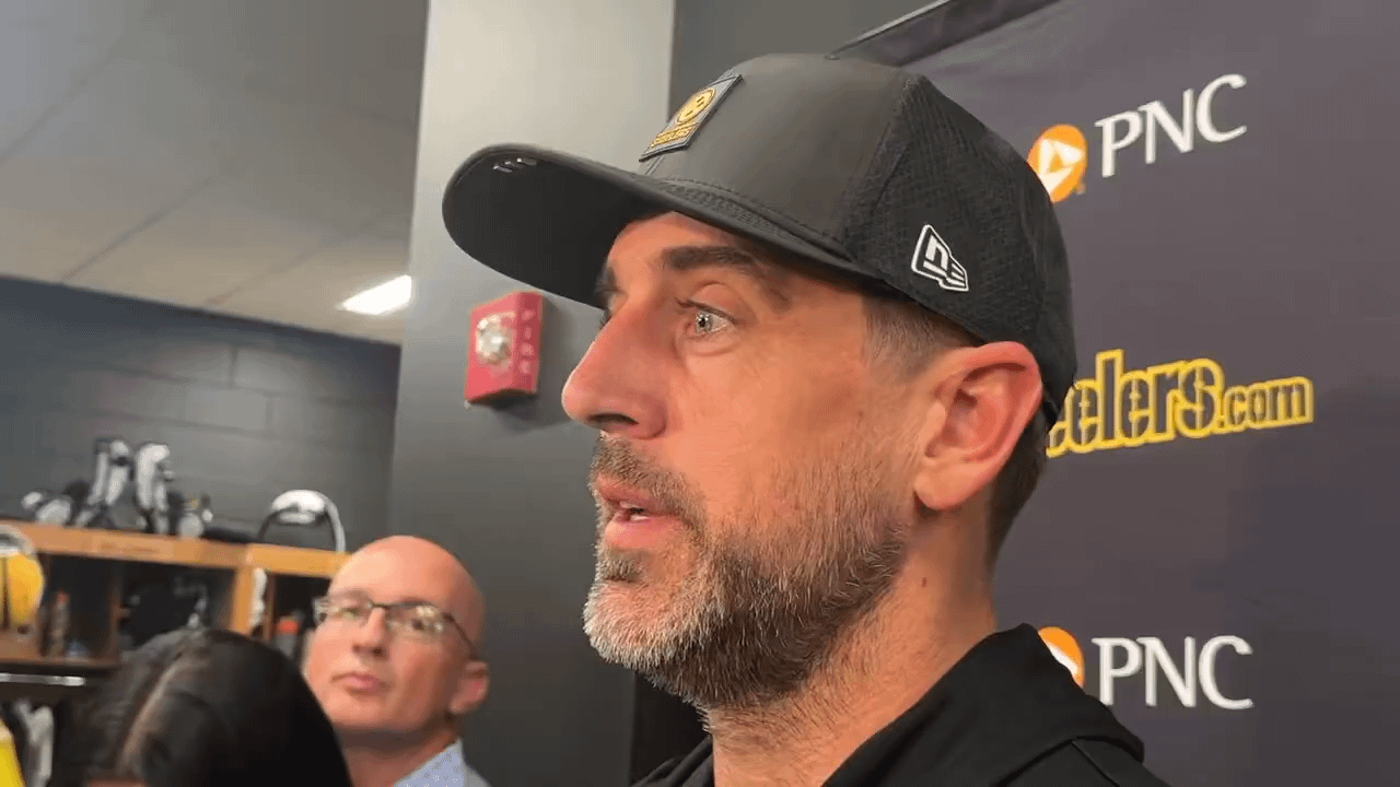 [Highlight] Aaron Rodgers on Broderick Jones: “The only tackle I had the other night was Broderick. I love everything you’re about, but also, I’m 41 — You can’t be tackling me like that.”