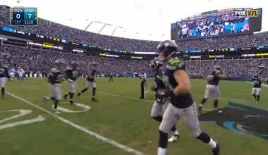 The first two defensive plays of the Divisional Round vs Seattle 2015