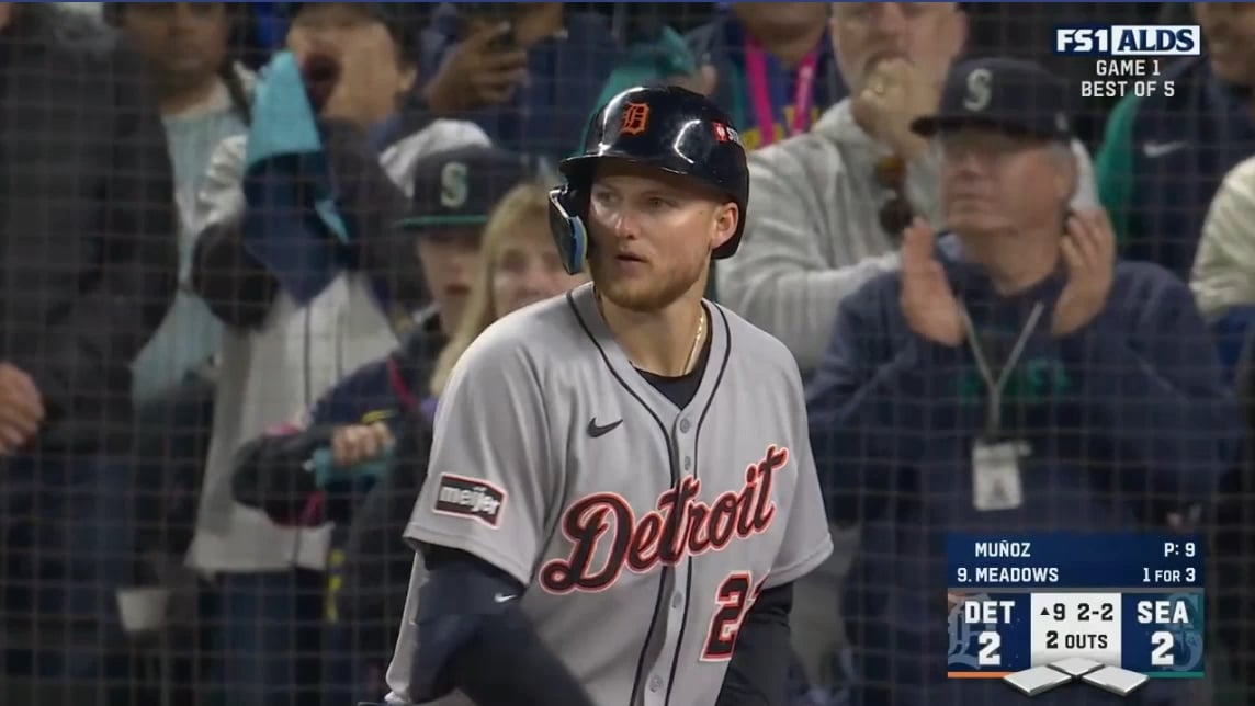 ANDRES MUNOZ CATCHES THE COMEBACKER TO END THE TOP OF THE NINTH