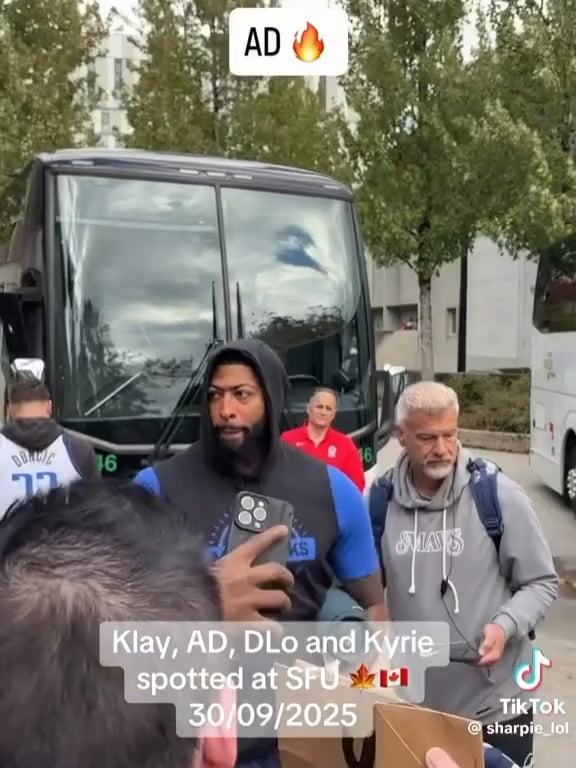 AD SIGNED A LAKERS JERSEY 😢💜💛