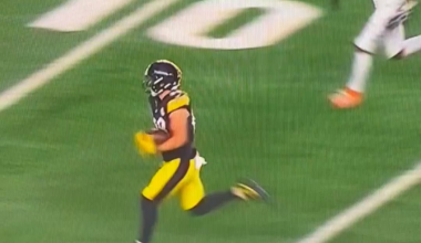 Broderick Jones is a moron. Tackling Rodgers after a TD