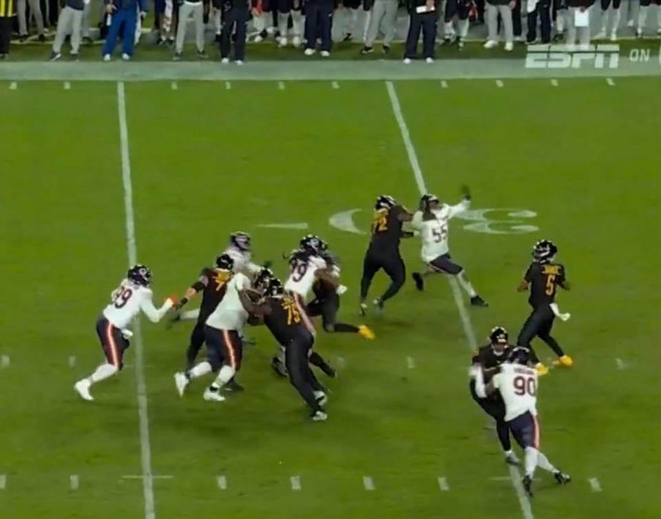 Totally no holding on this play… for sure for sure for sure /s