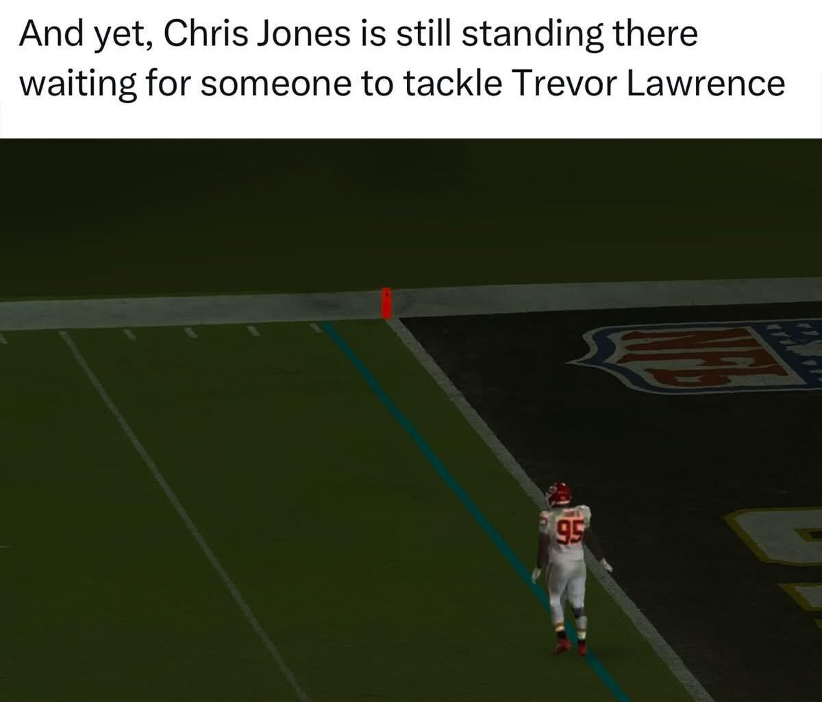 🎶Reluctantly crouched at the goal line 🎵