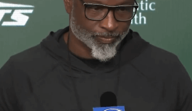 [Highlight] Jets HC Aaron Glenn reiterated today that he's not revealing his starting QB for Sunday vs. the Bengals:

"I don't want to. I don't know how many times I gotta answer that. It's not going to change."