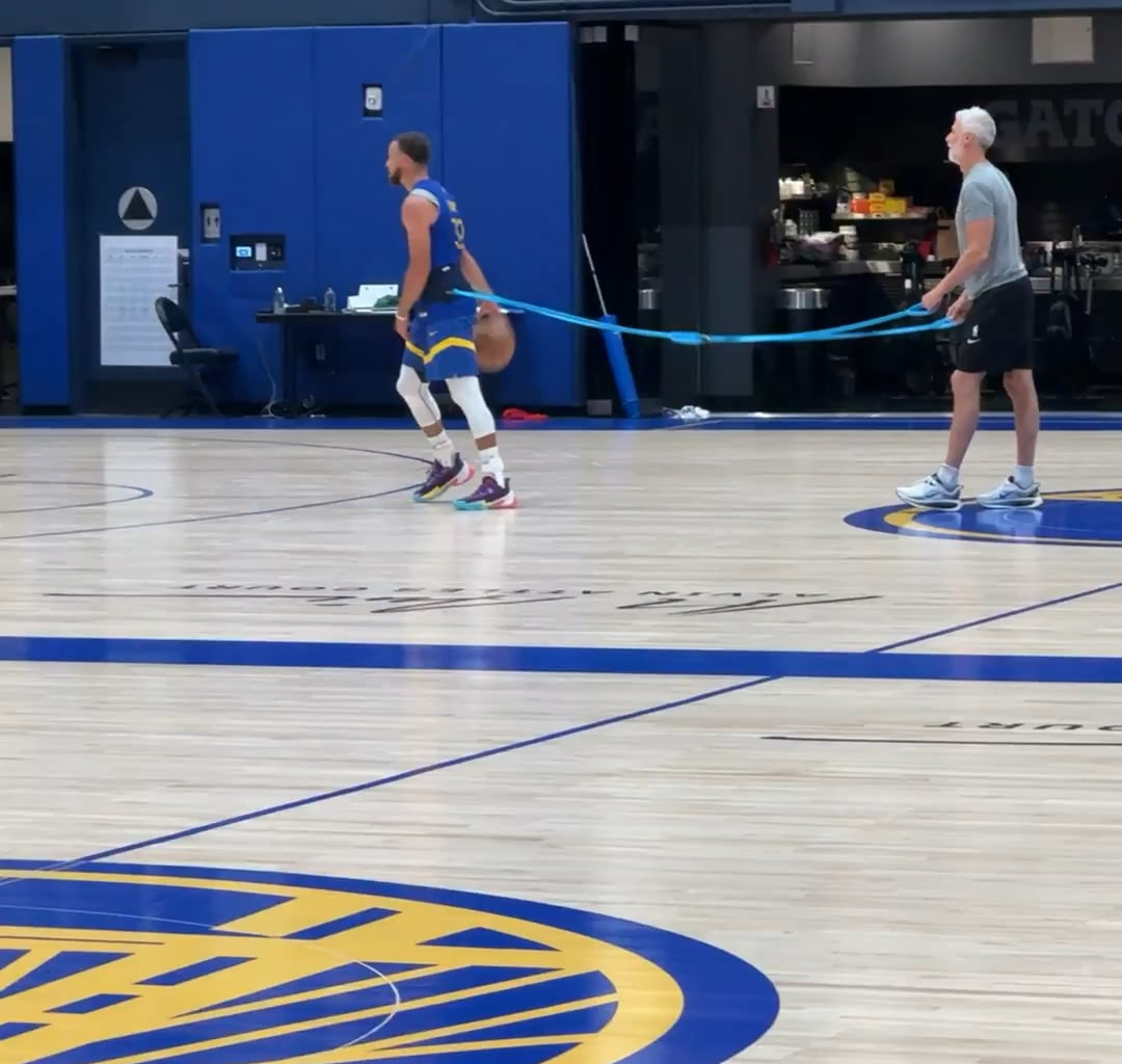 Steph Curry preparing for hug defense