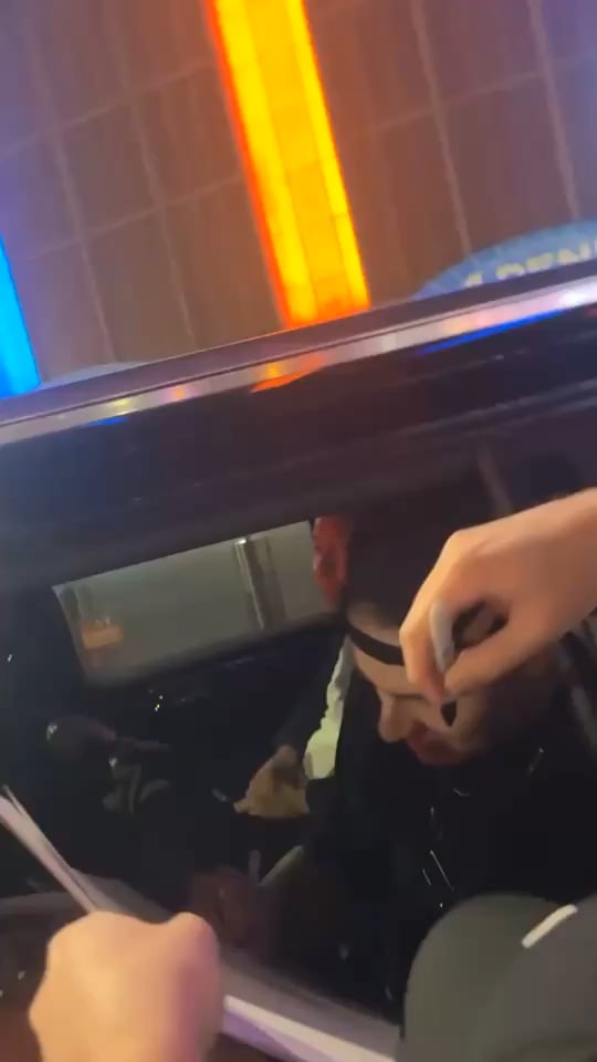 Cam Schlittler says “f*ck Boston” while signing for Yankees fans