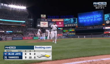 Devin Williams gets a standing ovation from Yankees fans